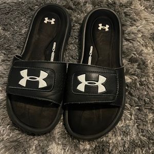 Under armor memory foam sliders size youth boys size 6